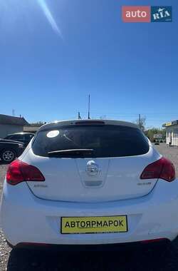 Хэтчбек Opel Astra 2012 в 