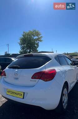 Хэтчбек Opel Astra 2012 в 