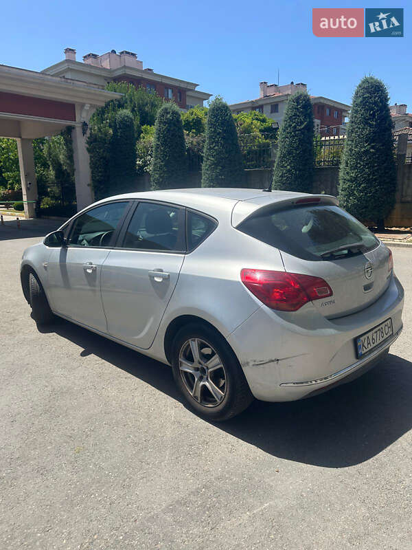 Хэтчбек Opel Astra 2013 в Львове