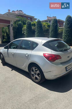 Хэтчбек Opel Astra 2013 в 