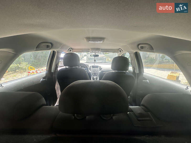 Хэтчбек Opel Astra 2013 в Львове