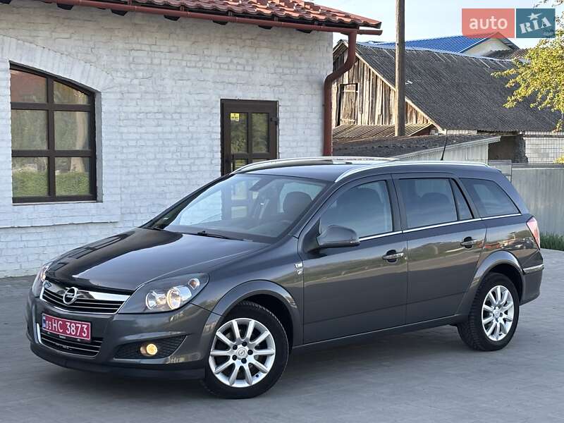 Универсал Opel Astra 2010 в 
