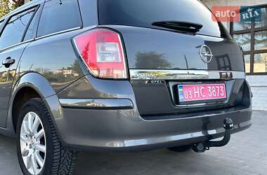Универсал Opel Astra 2010 в 