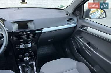 Универсал Opel Astra 2010 в 