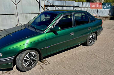 Седан Opel Astra 1996 в Тернополе