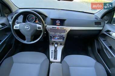 Хетчбек Opel Astra 2008 в 