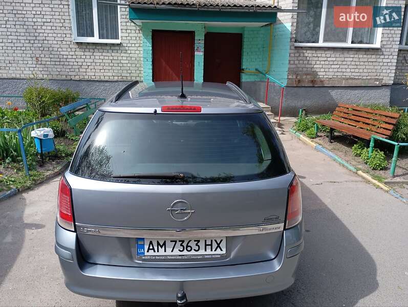 Універсал Opel Astra 2005 в Звягелі