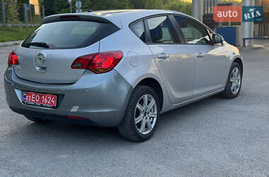 Хетчбек Opel Astra 2010 в 