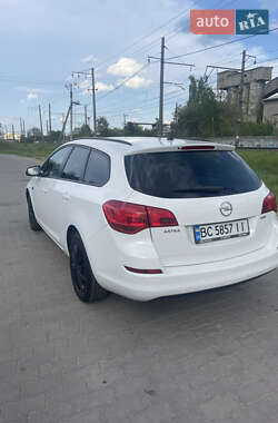 Универсал Opel Astra 2011 в 