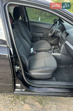 Хэтчбек Opel Astra 2006 в 