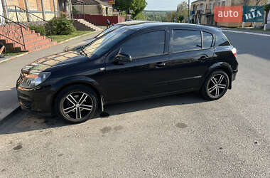 Хэтчбек Opel Astra 2006 в 