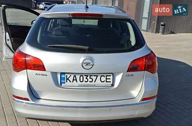 Универсал Opel Astra 2012 в 