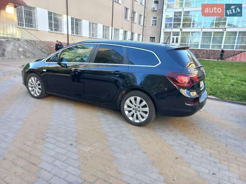 Универсал Opel Astra 2012 в Звягеле