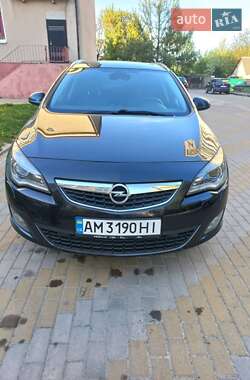 Універсал Opel Astra 2012 в Звягелі