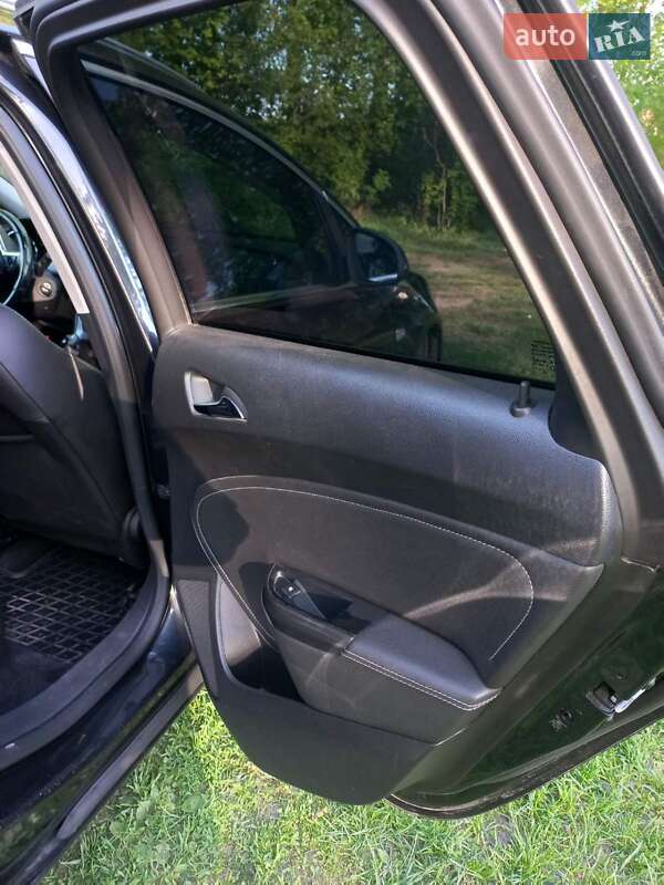 Универсал Opel Astra 2012 в Звягеле