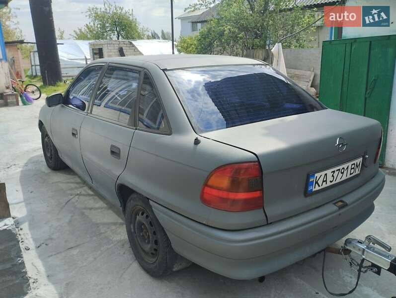 Седан Opel Astra 1993 в Калиновке