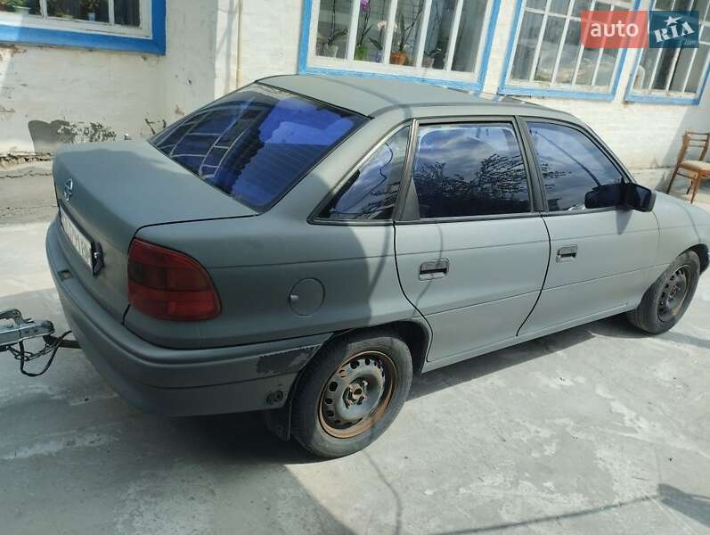 Седан Opel Astra 1993 в Калиновке