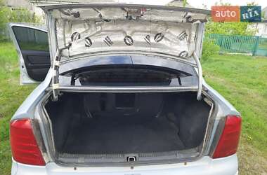 Седан Opel Astra 2005 в 