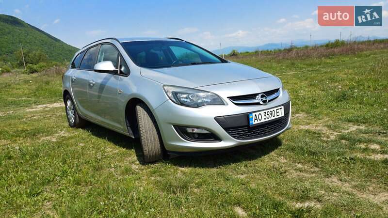 Универсал Opel Astra 2014 в Хусте