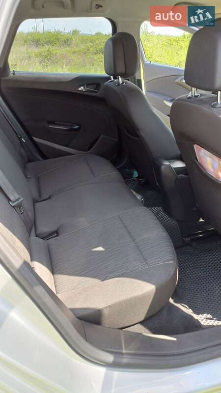Универсал Opel Astra 2014 в Хусте
