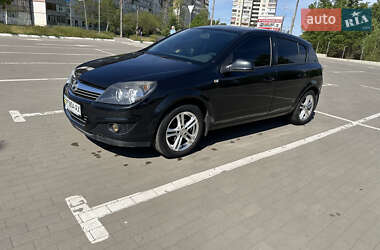 Хетчбек Opel Astra 2013 в 