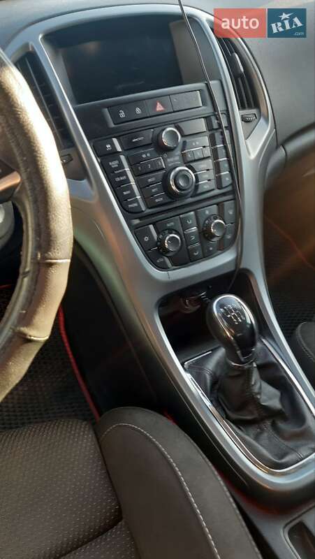 Универсал Opel Astra 2013 в Николаеве