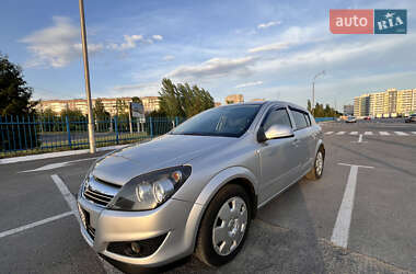 Хетчбек Opel Astra 2012 в 