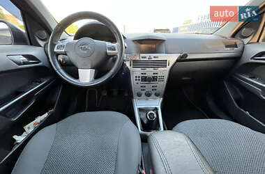 Хетчбек Opel Astra 2012 в 