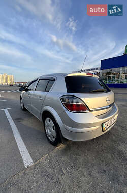 Хетчбек Opel Astra 2012 в 