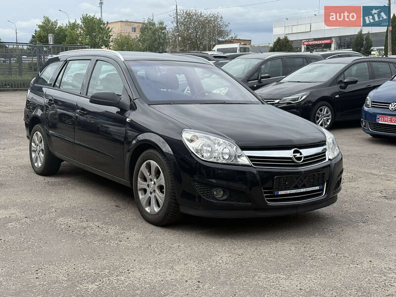 Універсал Opel Astra 2008 в Рівному
