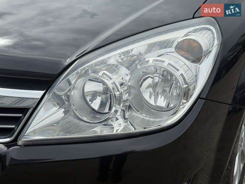 Універсал Opel Astra 2008 в Рівному