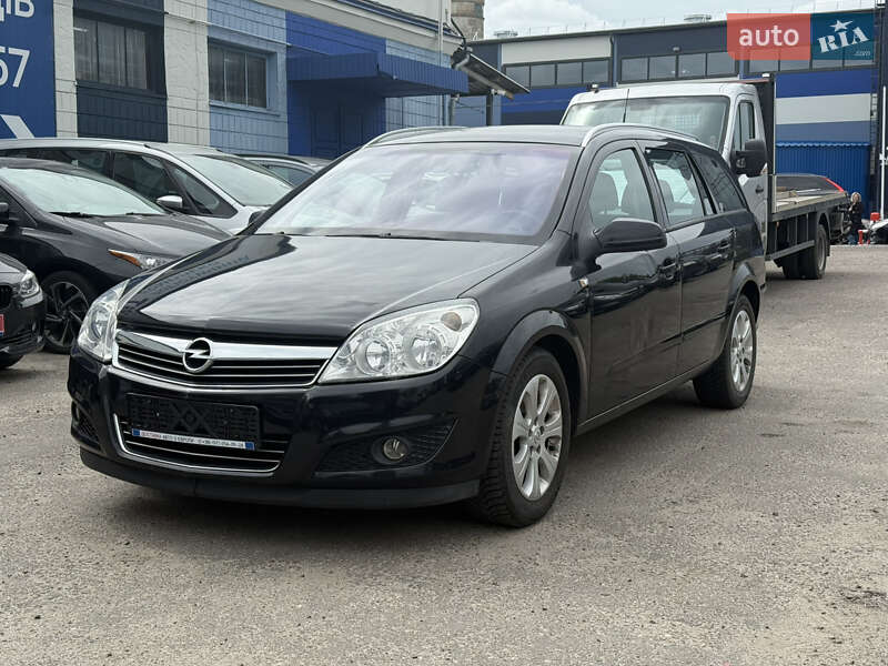 Універсал Opel Astra 2008 в Рівному