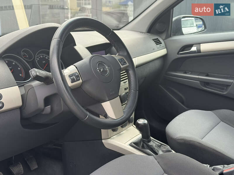 Універсал Opel Astra 2008 в Рівному