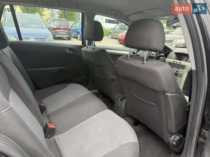 Універсал Opel Astra 2008 в Рівному
