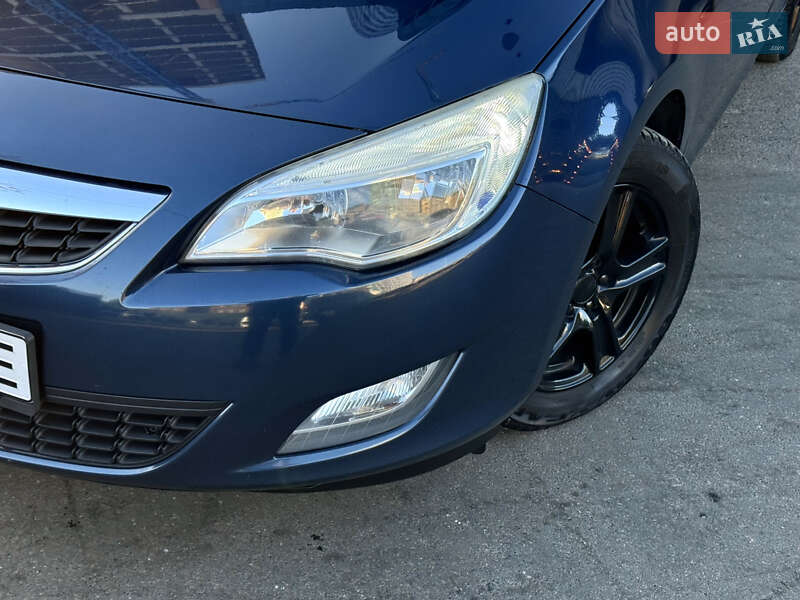Універсал Opel Astra 2011 в Києві