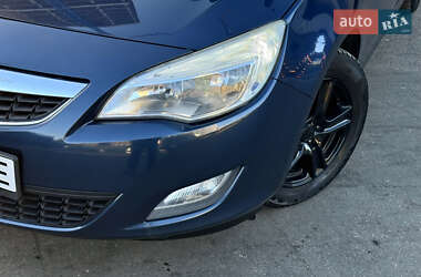 Универсал Opel Astra 2011 в 
