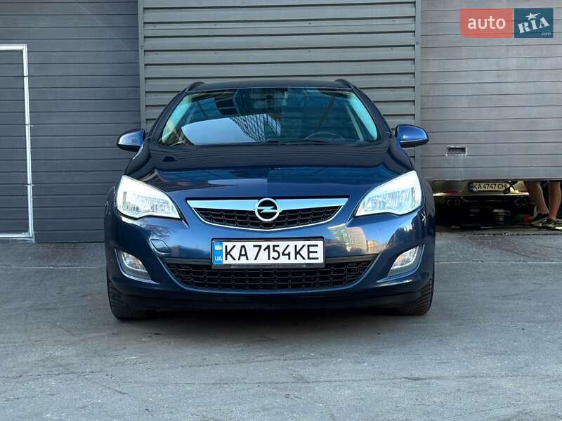 Універсал Opel Astra 2011 в Києві