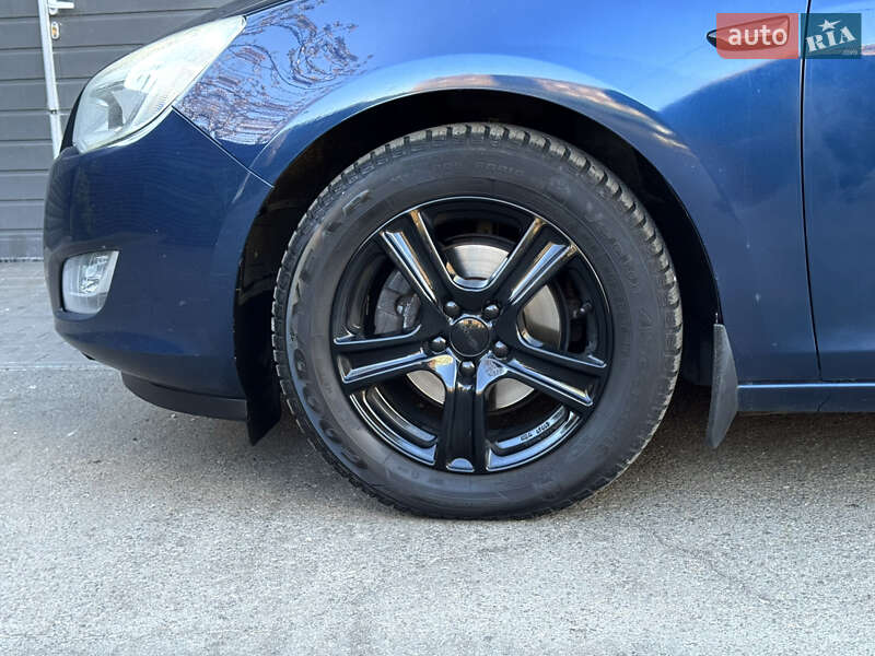 Універсал Opel Astra 2011 в Києві