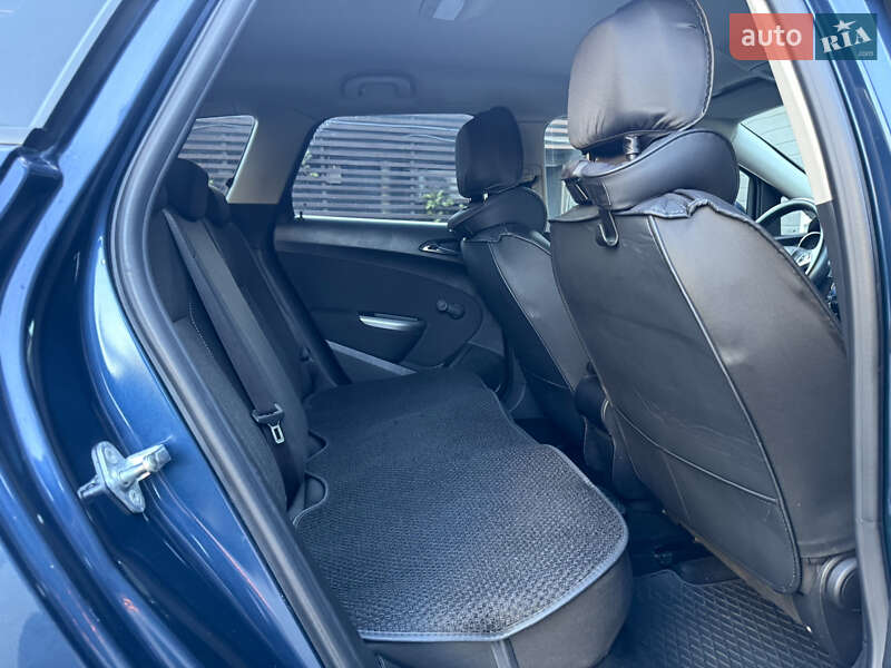 Універсал Opel Astra 2011 в Києві