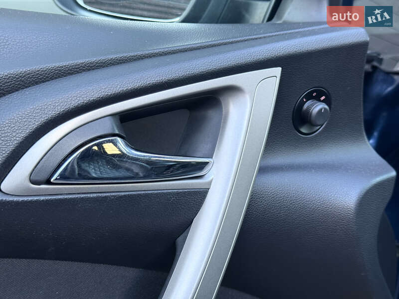Універсал Opel Astra 2011 в Києві