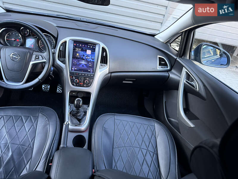 Універсал Opel Astra 2011 в Києві