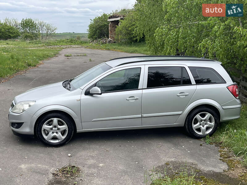 Універсал Opel Astra 2008 в Тернополі
