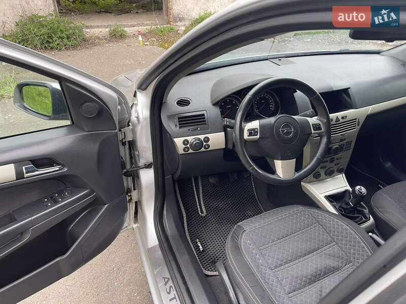 Універсал Opel Astra 2008 в Тернополі