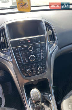 Универсал Opel Astra 2012 в 