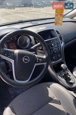 Универсал Opel Astra 2012 в 