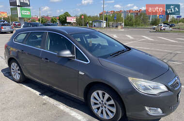 Универсал Opel Astra 2012 в 
