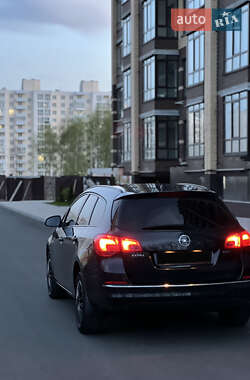 Універсал Opel Astra 2012 в 