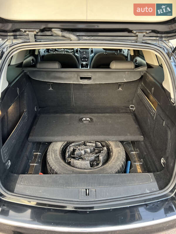 Универсал Opel Astra 2012 в Чернигове