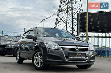 Хэтчбек Opel Astra 2009 в 