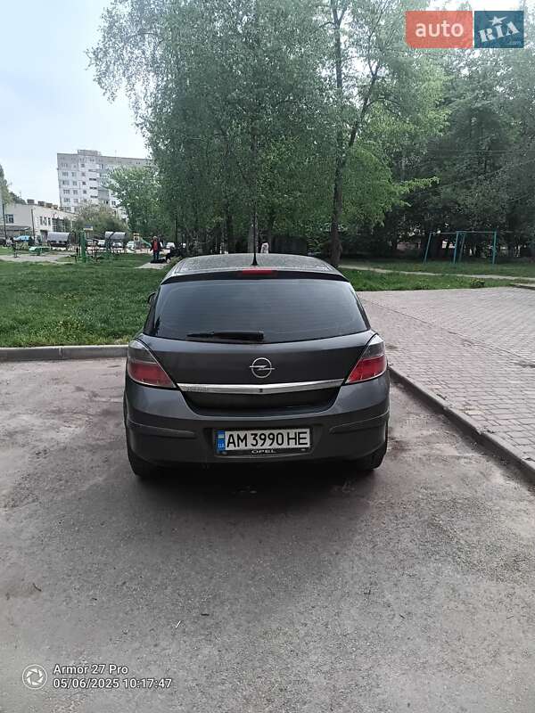 Хэтчбек Opel Astra 2010 в Житомире